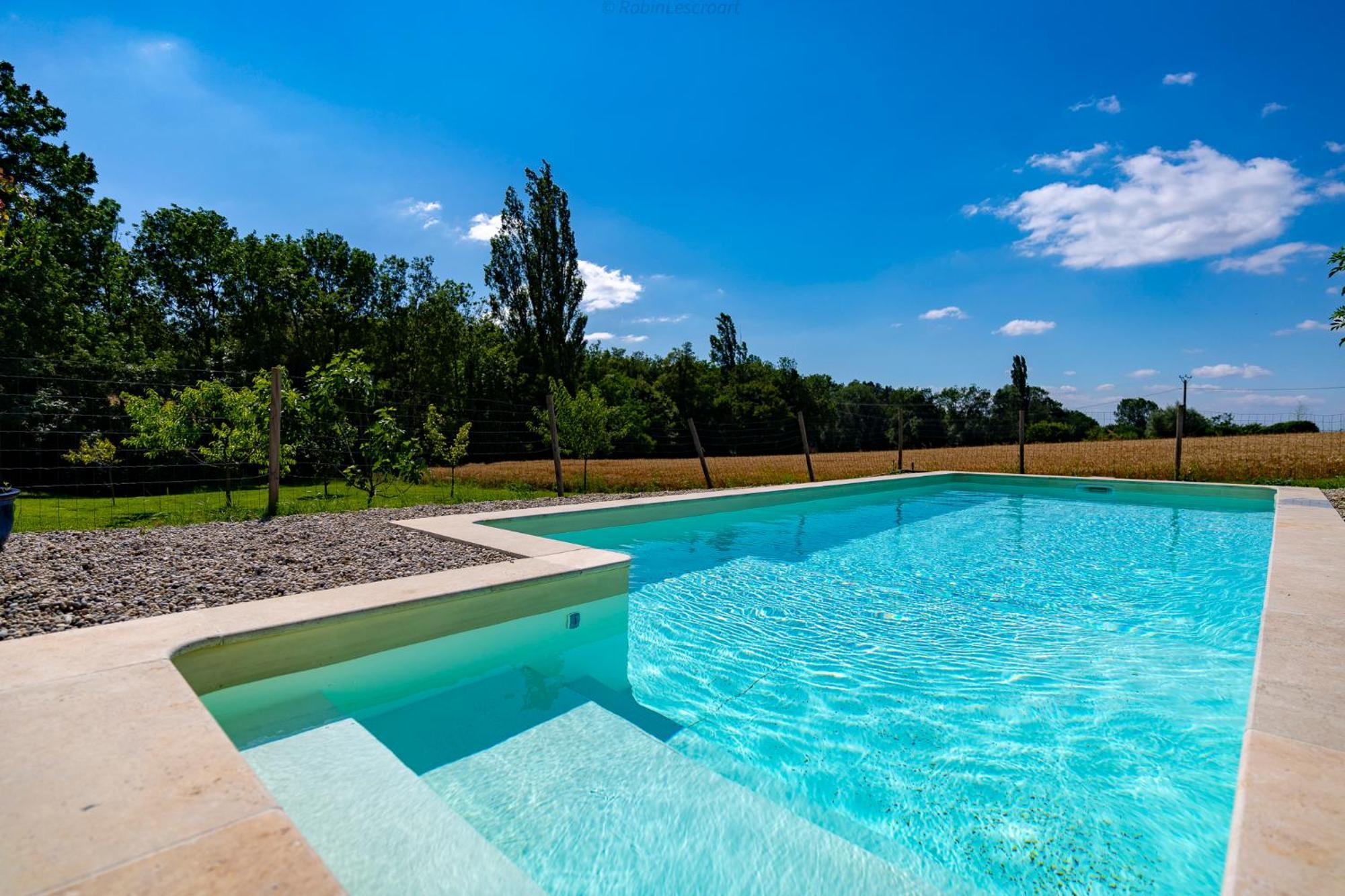 Bed and Breakfast Le Petit Riousset, Gite A La Campagne, Piscine Montvendre Экстерьер фото